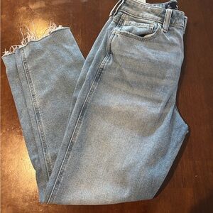 Hollister Ultra High Rise Mom Jean 
Vintage stretch